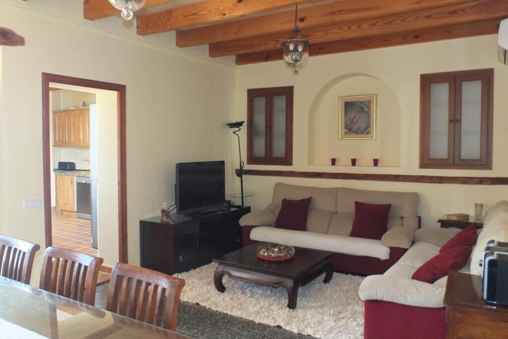 Villa Maria, Bonita Casa Con Jardin Y Piscina Privada En Andraitx Ngoại thất bức ảnh