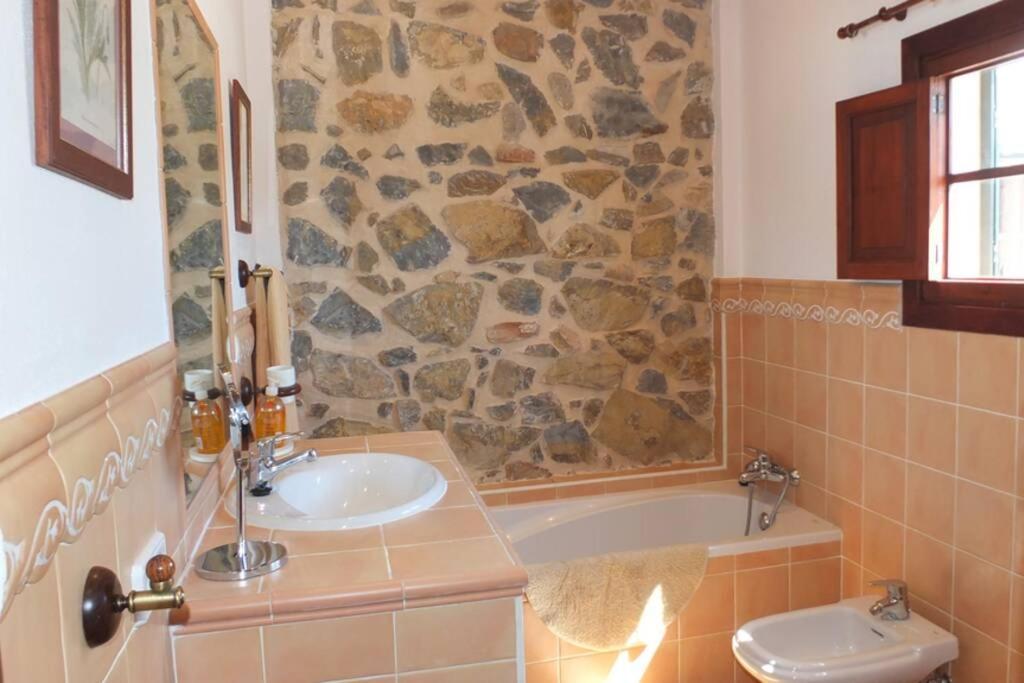 Villa Maria, Bonita Casa Con Jardin Y Piscina Privada En Andraitx Ngoại thất bức ảnh